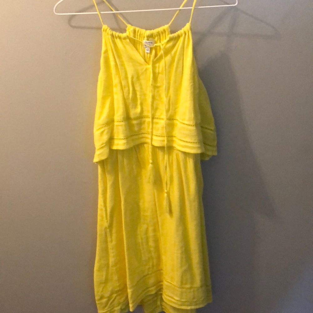 yellow dress